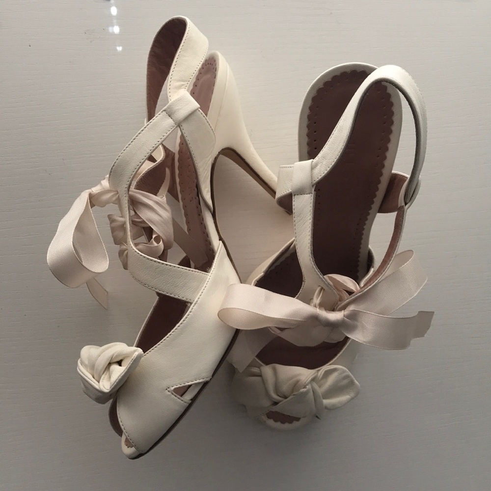 NWOT Jill Stuart White Heels Wrap Around
